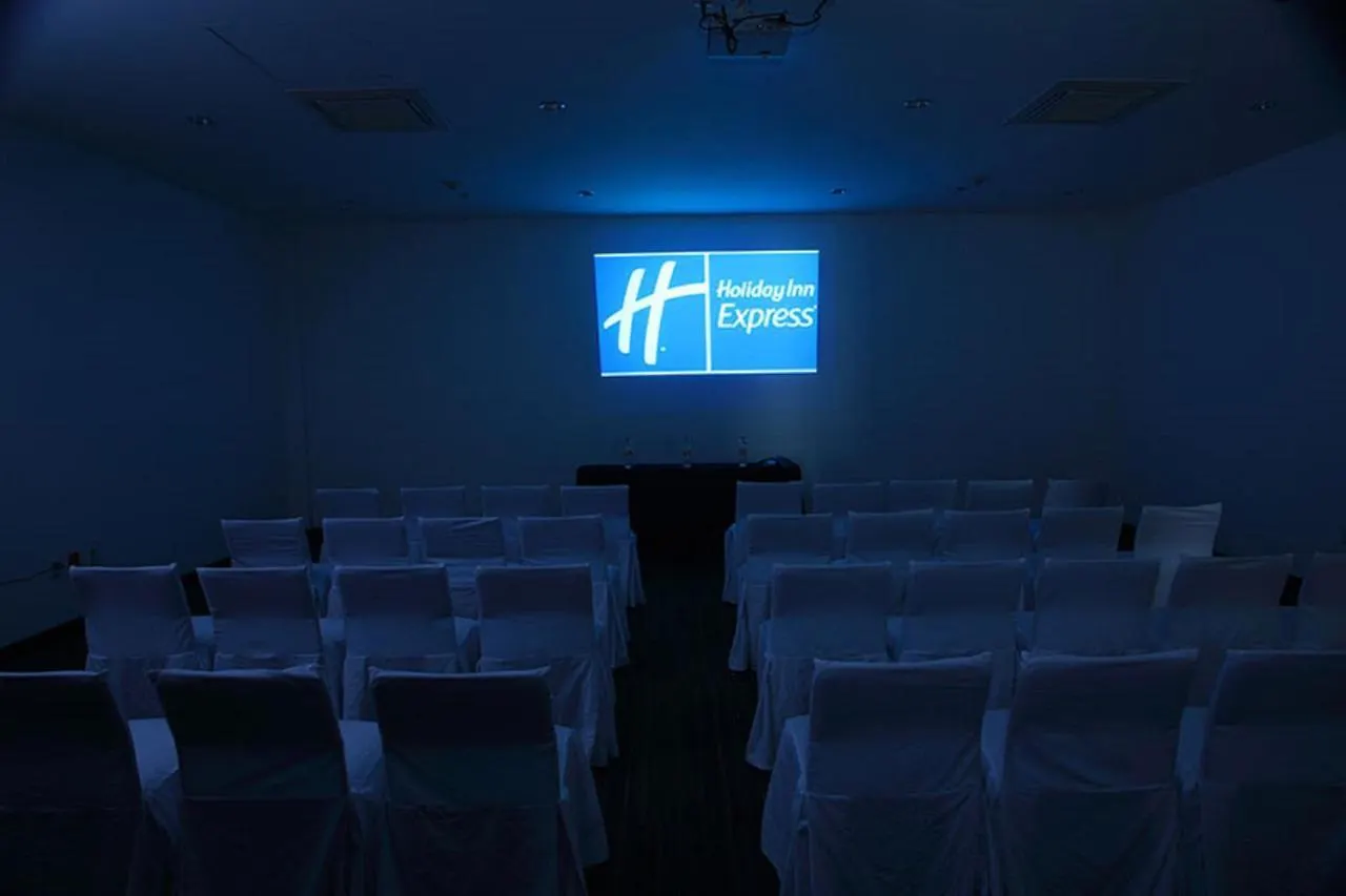 Holiday Inn Express & Suites Puebla Angelopolis By Ihg 4*,